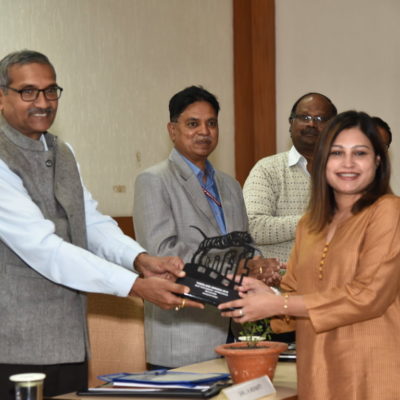 Smt Amanpreet Saluja's Appreciation award in Photography is received by Smt Swati Singh