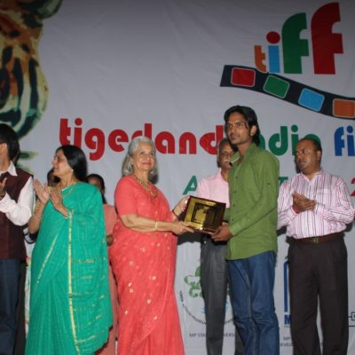 Shri Kunal Bagde gets the award for Best Painting