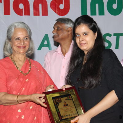 Ms Vartika Yadav gets award for her photograph